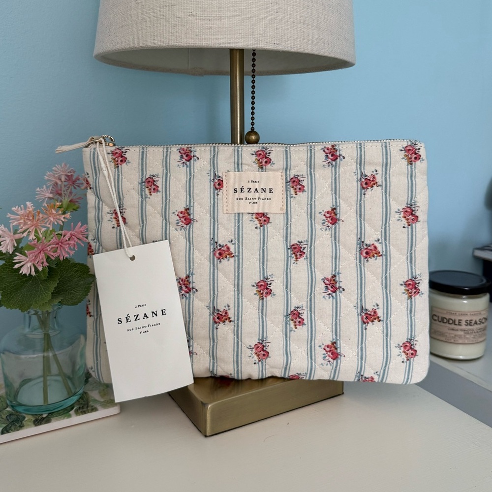 Sézane Quilted Floral Pouch. NWT